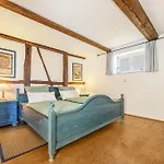 Juttashof Apartment *