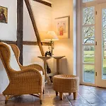 Juttashof Apartment Camin