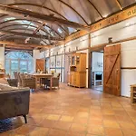 Juttashof Apartment Camin