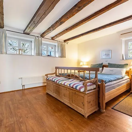 Juttashof Apartment Camin